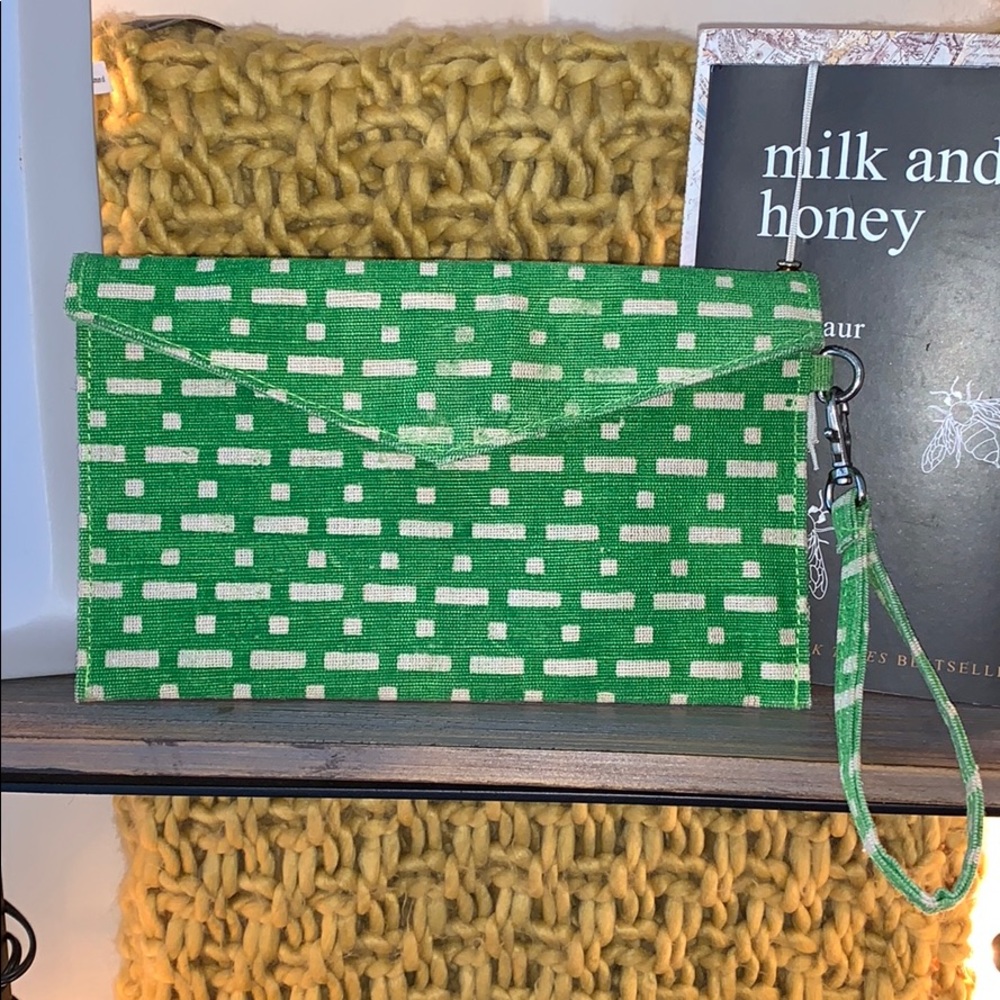 Green and White Wristlet💚🤍